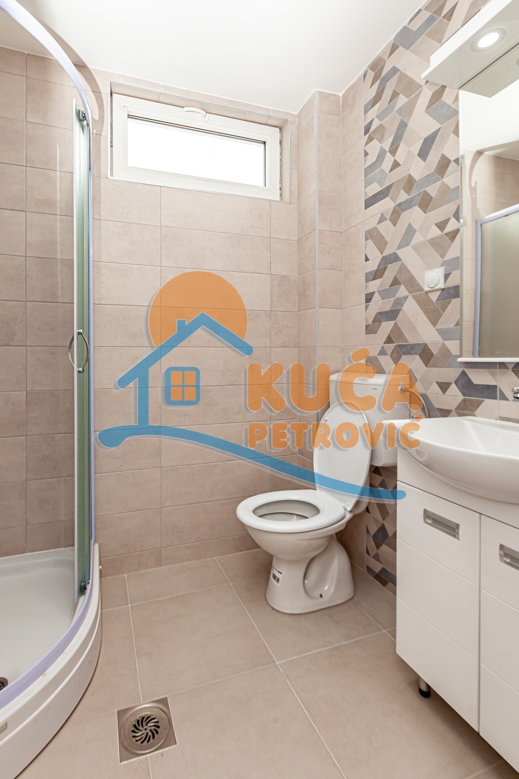 Trosoban stan, 59.72 m2, Pantelej, Borska ID: p-08591 11