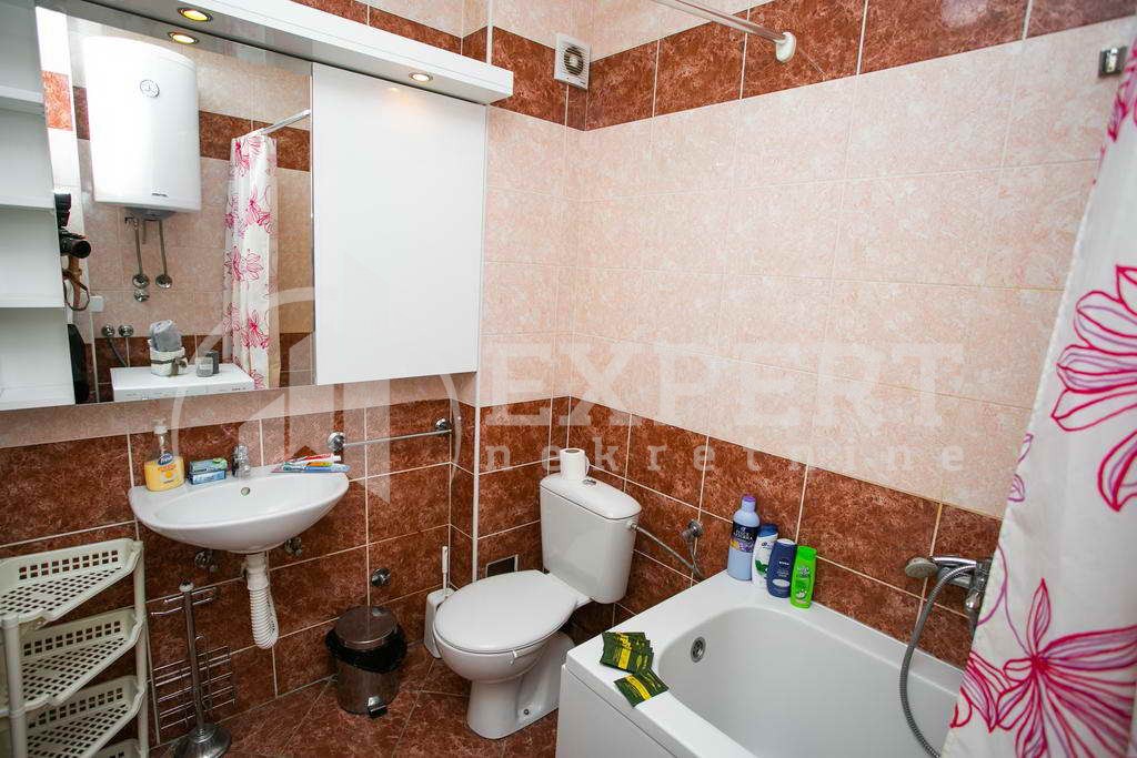 Trosoban stan, 64 m2, Centar, Kej Kola srpskih sestara ID: i-01219 10