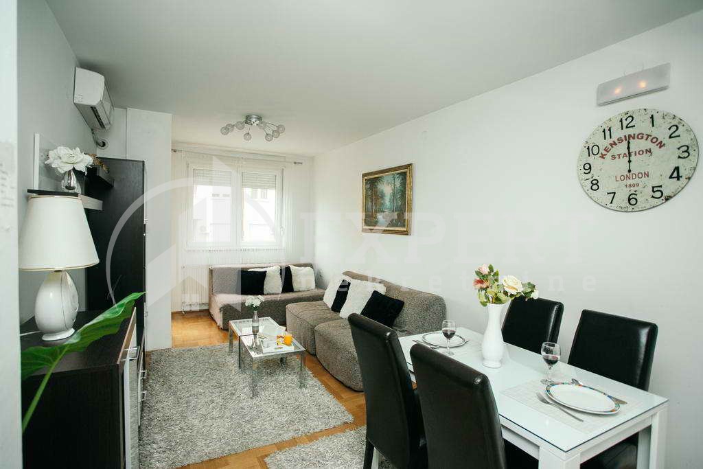 Trosoban stan, 64 m2, Centar, Kej Kola srpskih sestara ID: i-01219 2