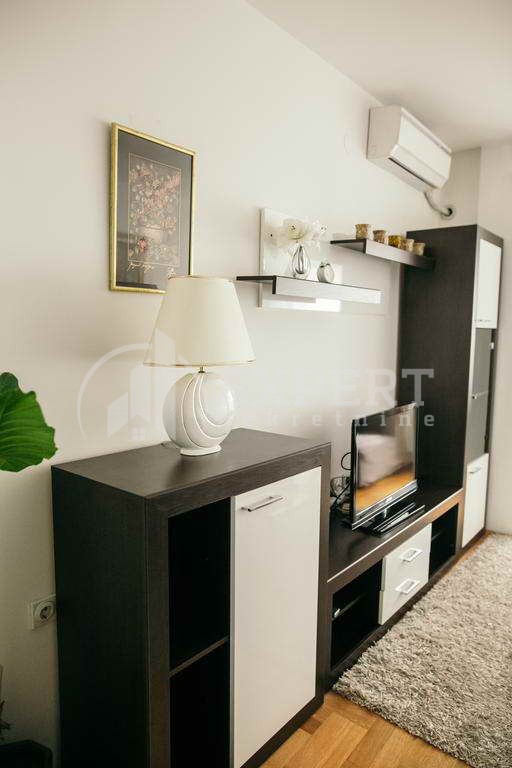 Trosoban stan, 64 m2, Centar, Kej Kola srpskih sestara ID: i-01219 4