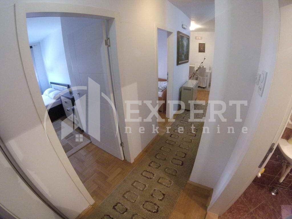 Trosoban stan, 64 m2, Centar, Kej Kola srpskih sestara ID: i-01219 7