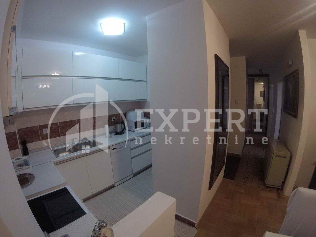 Trosoban stan, 64 m2, Centar, Kej Kola srpskih sestara ID: i-01219 8