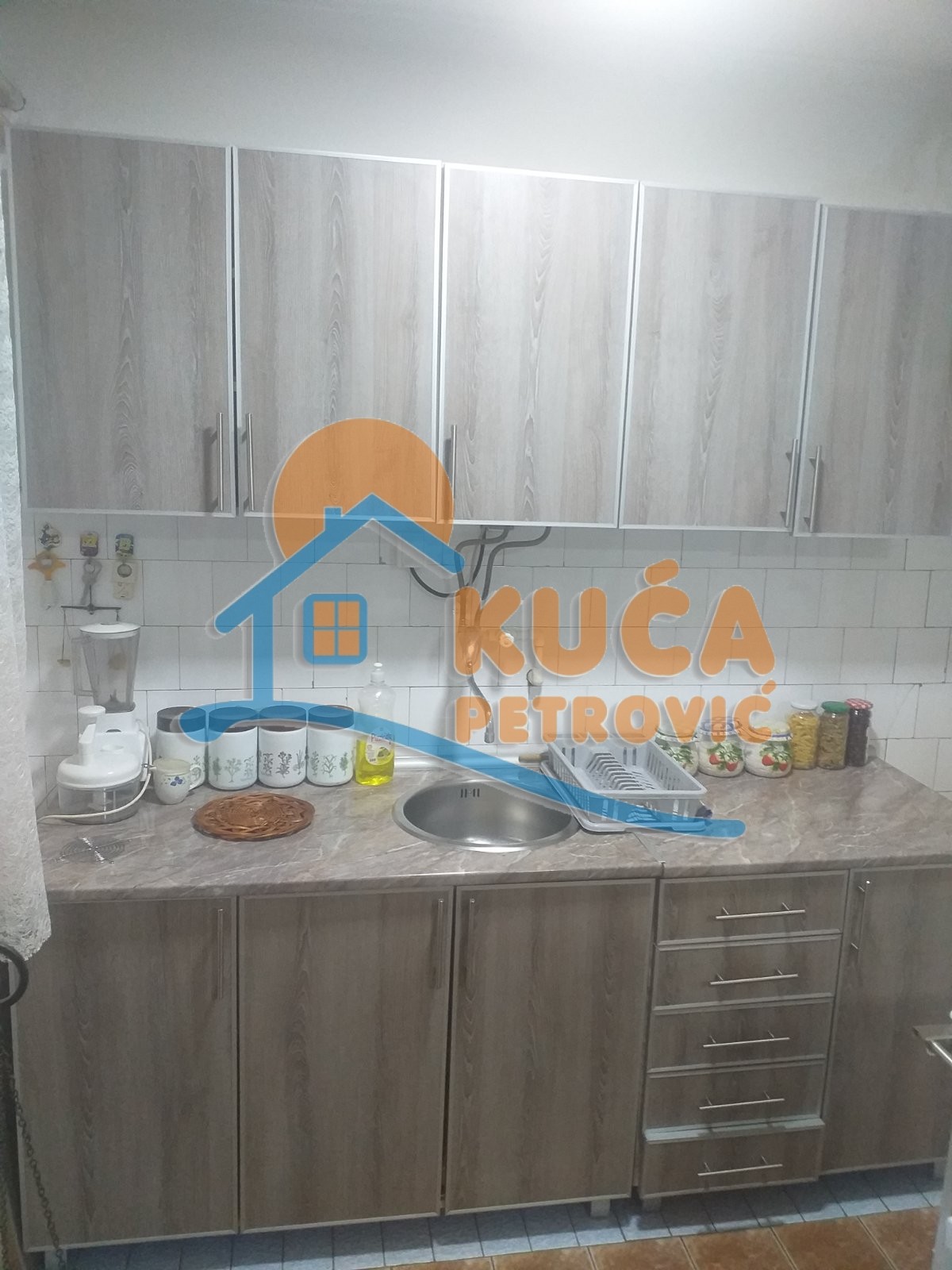 Trosoban stan, 64 m2, Tehnički fakulteti, Miluna Tošića Luna ID: i-08030 11