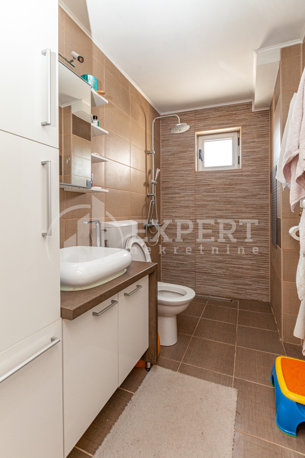 Trosoban stan, 81 m2, Durlan, Kninska ID: p-05014 15