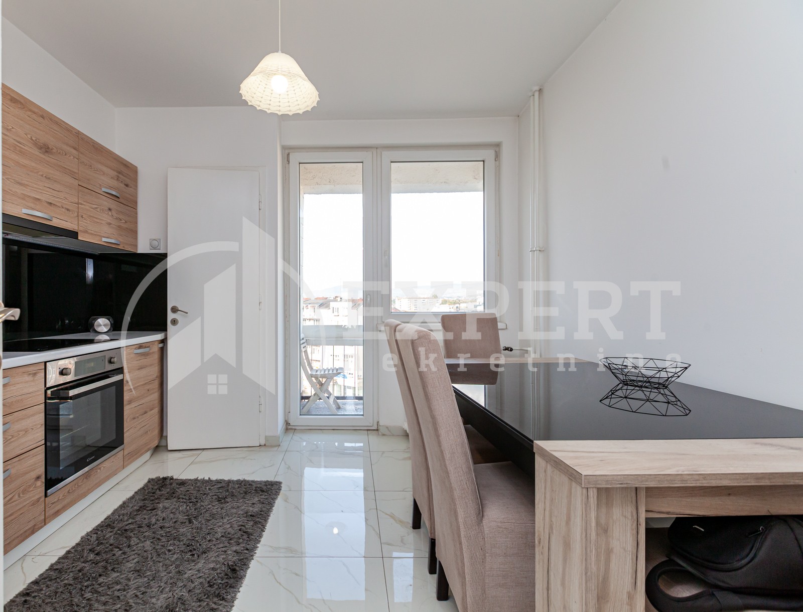 Trosoban stan, 91 m2, Centar, Trg Pavla Stojkovića ID: p-06905 1