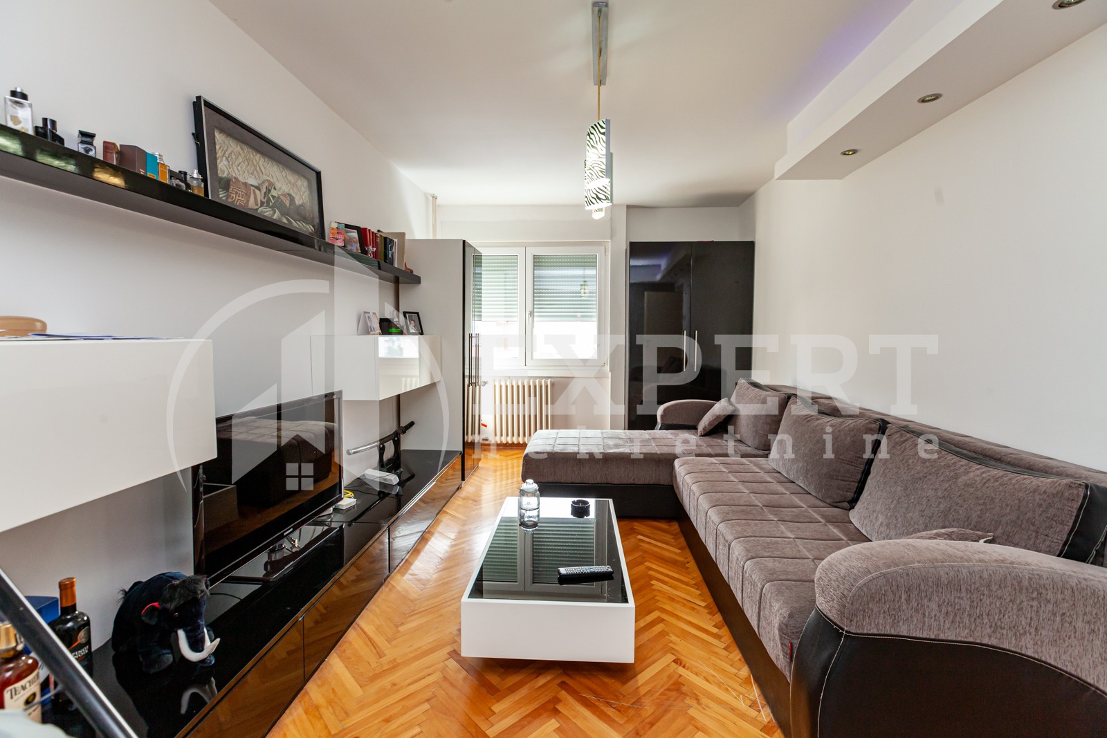 Trosoban stan, 91 m2, Centar, Trg Pavla Stojkovića ID: p-06905 2