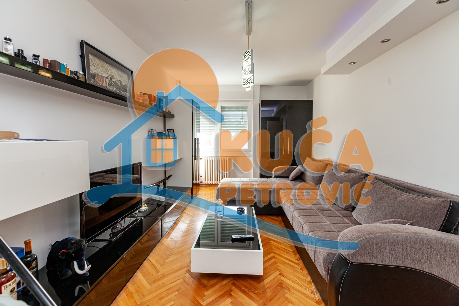 Trosoban stan, 91 m2, Centar, Trg Pavla Stojkovića ID: p-06905 2