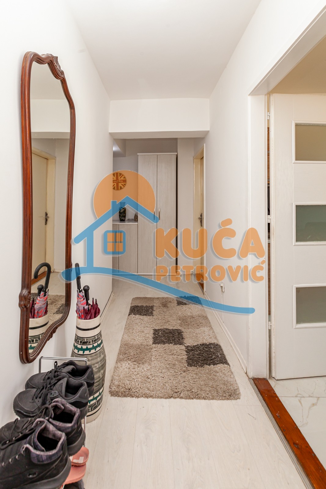 Trosoban stan, 91 m2, Centar, Trg Pavla Stojkovića ID: p-06905 6