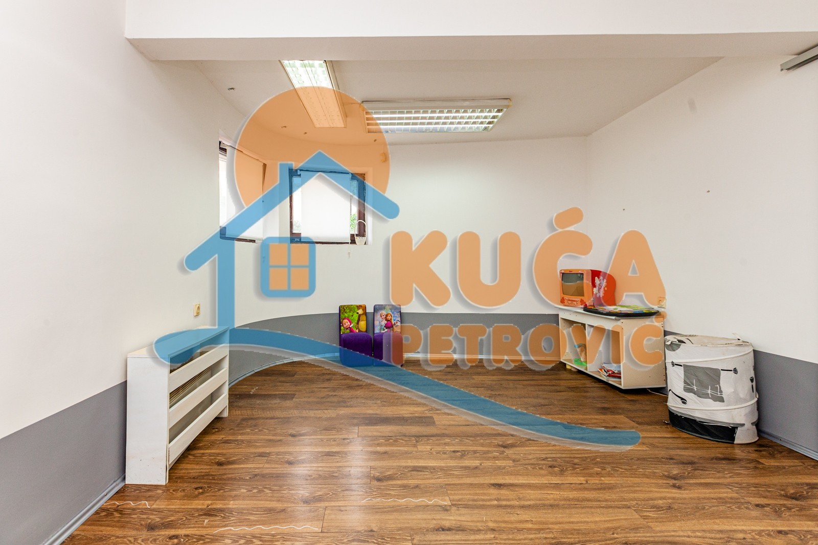 Trosobna kuća, 156 m2, Centar, Jug Bogdanova ID: p-03771 13