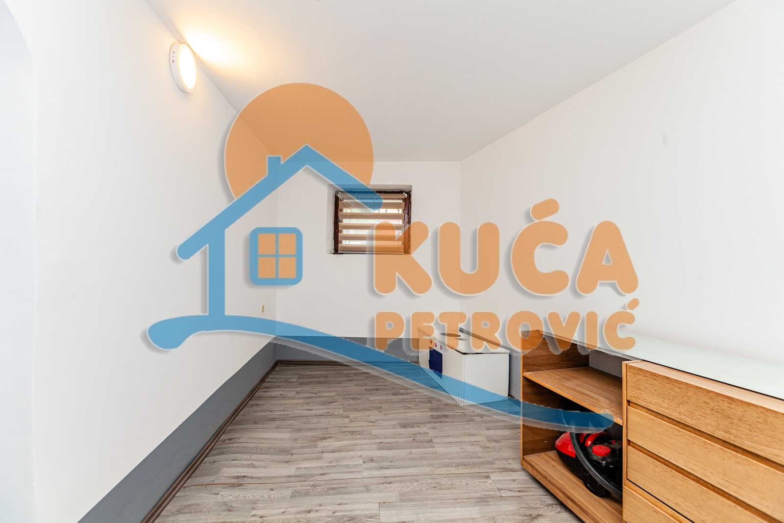 Trosobna kuća, 156 m2, Centar, Jug Bogdanova ID: p-03771 14