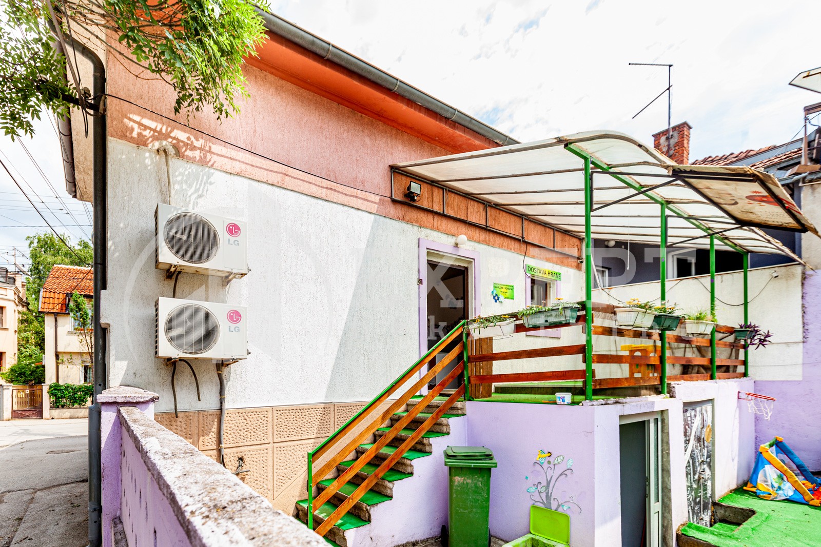 Trosobna kuća, 156 m2, Centar, Jug Bogdanova ID: p-03771 17