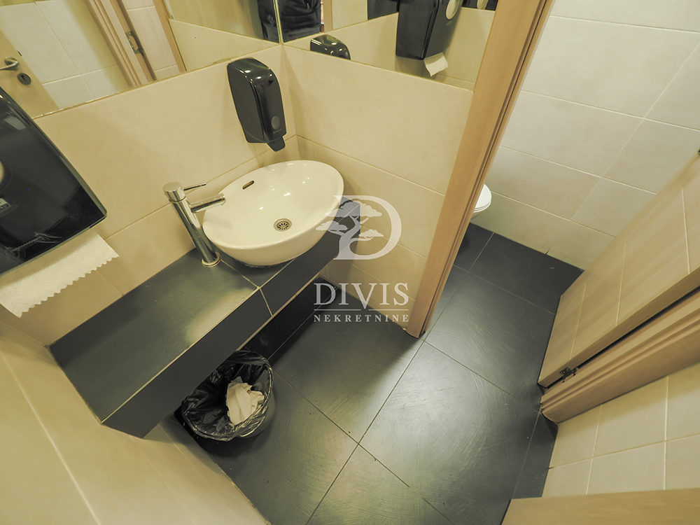 Poslovni prostor Jovana Rajića Crveni krst 142m² 5