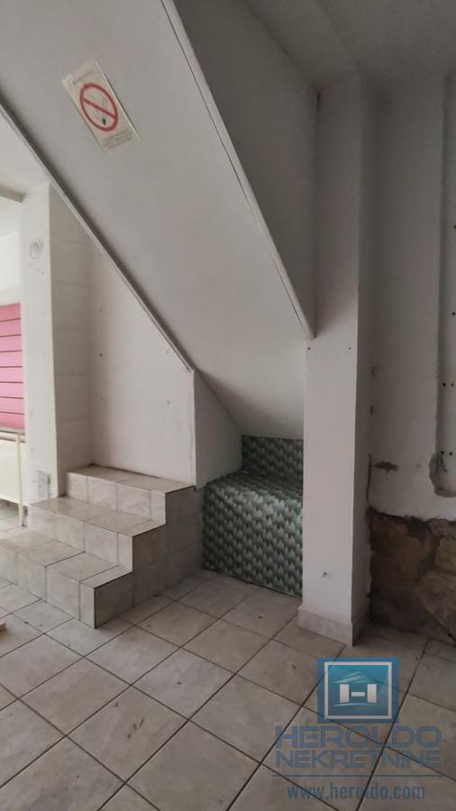 Poslovni prostor u centru Rekovca 26