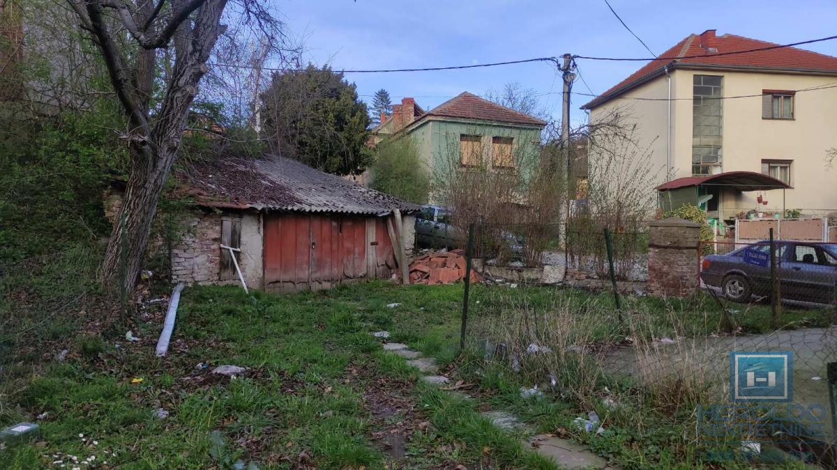 Poslovni prostor u centru Rekovca 30