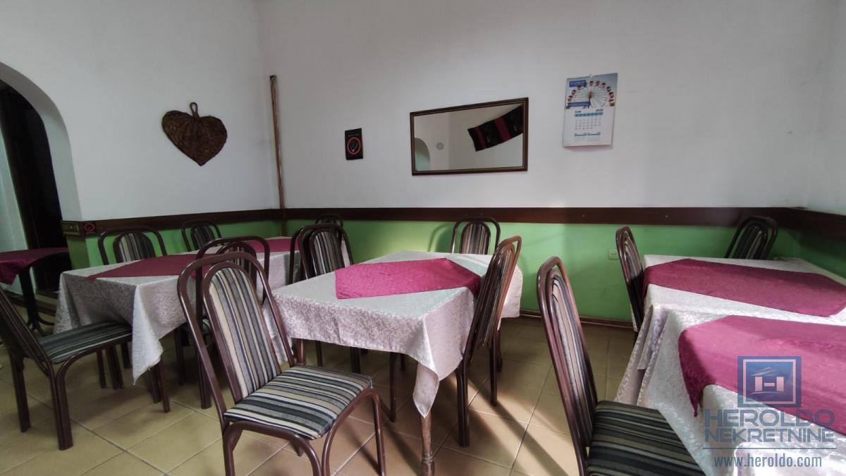 Poslovni prostor u centru Rekovca 3