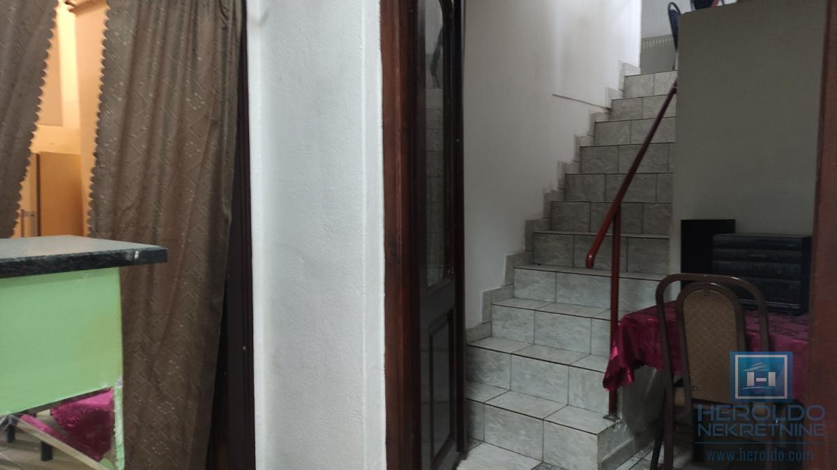 Poslovni prostor u centru Rekovca 15