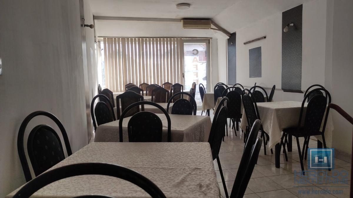 Poslovni prostor u centru Rekovca 17