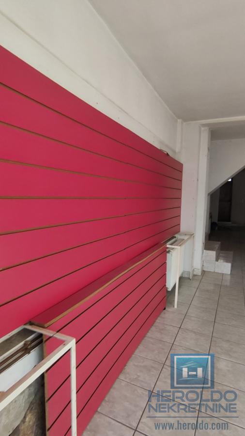 Poslovni prostor u centru Rekovca 21