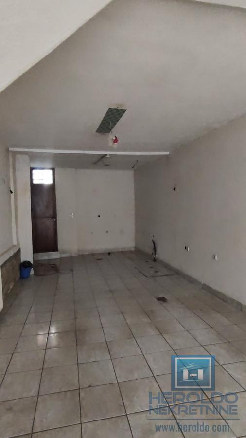 Poslovni prostor u centru Rekovca 23