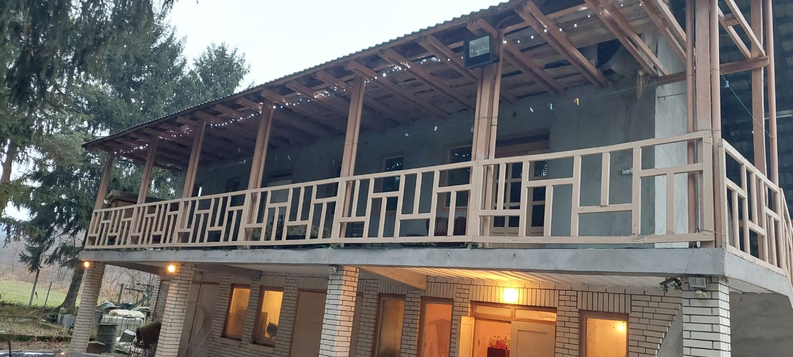 Porodicna kuca sa pomocnim objektom 1