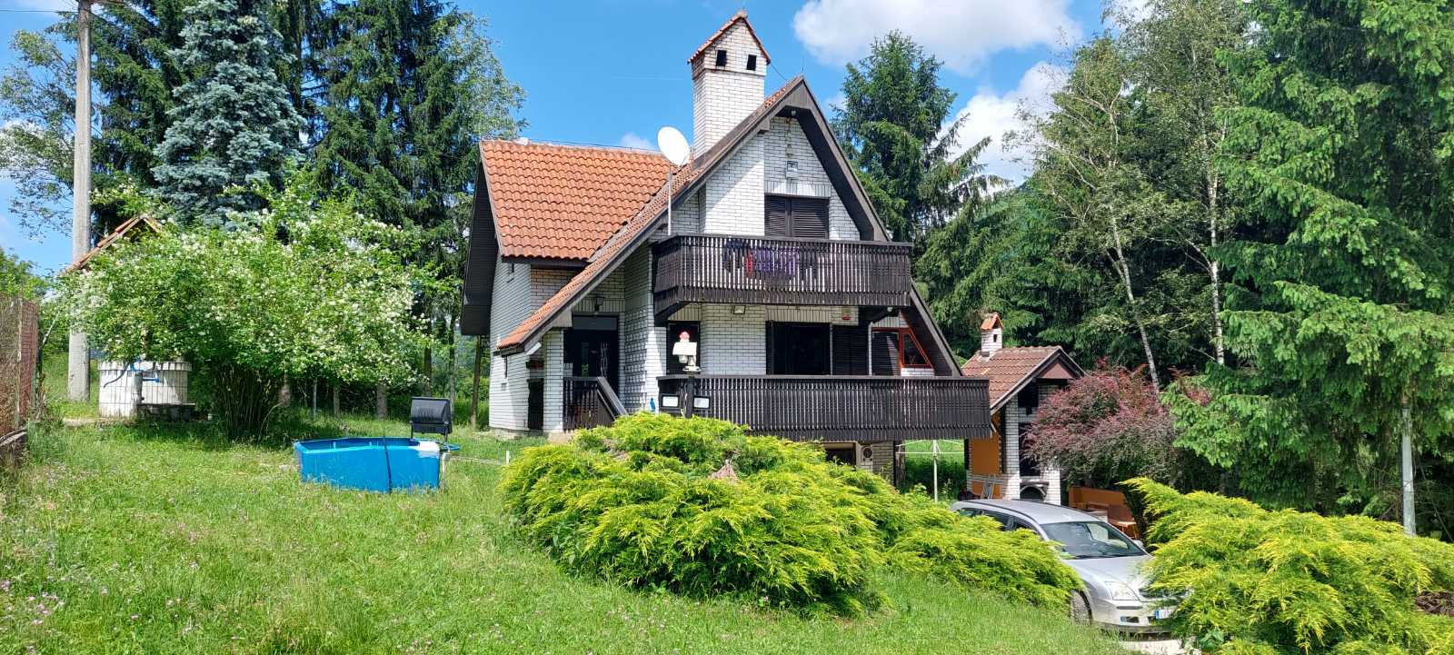 Porodicna kuca sa pomocnim objektom 5