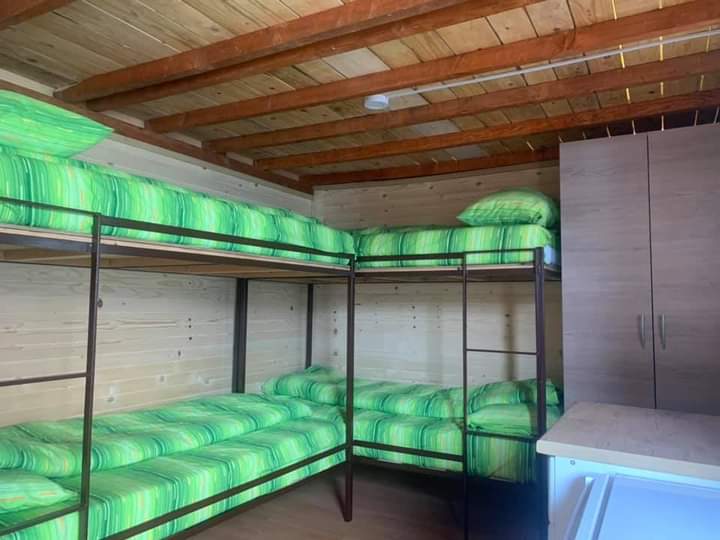 Na prodaju potpuno opremljen splav na jezeru Perucac 3