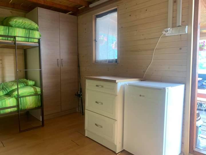 Na prodaju potpuno opremljen splav na jezeru Perucac 4