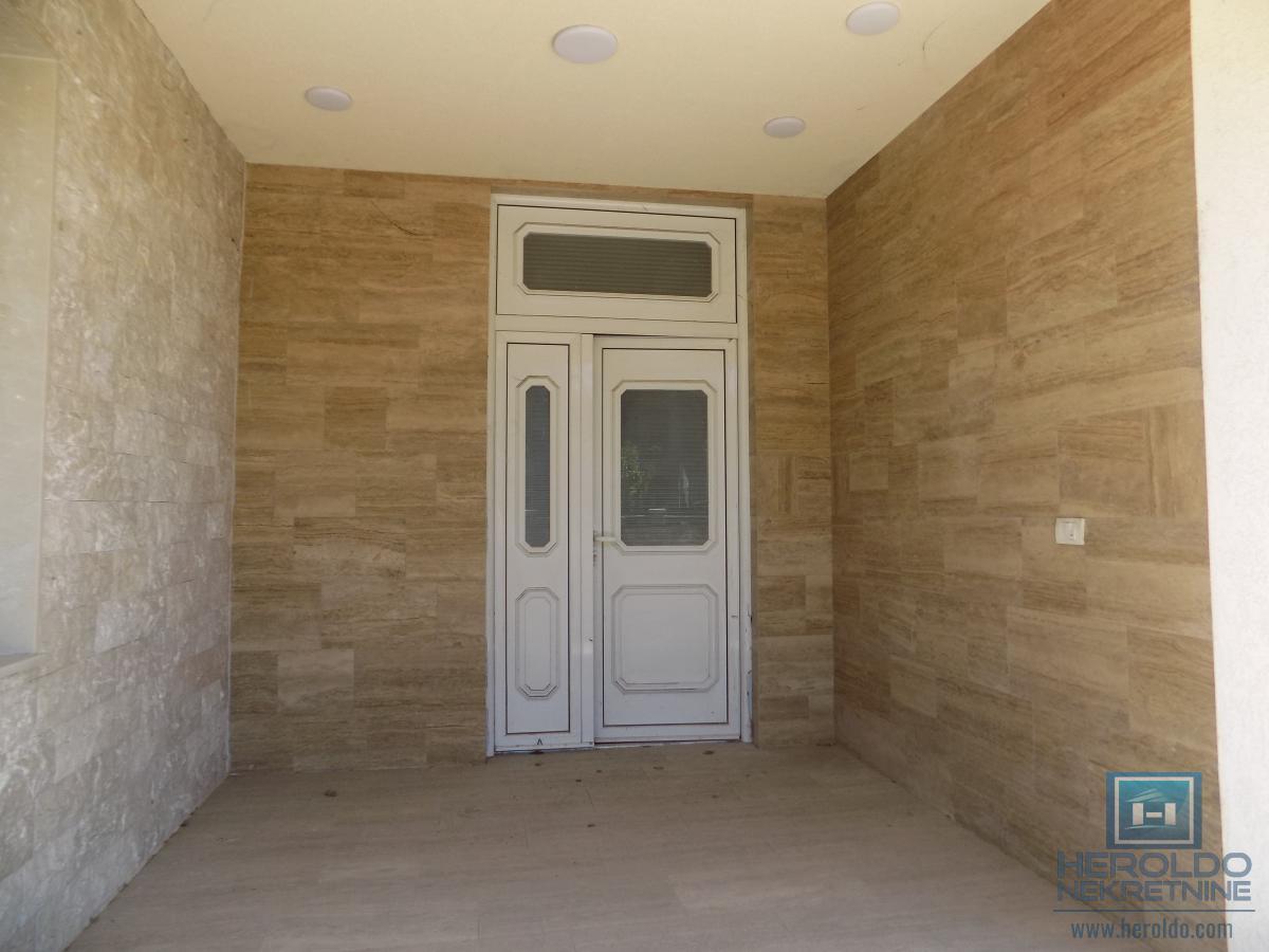 Nova kuća bez ulaganja u naselju 4.juli 14