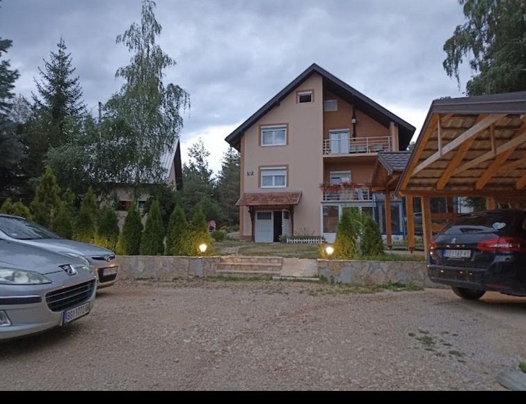 Prodajem kucu na Zlatiboru 2