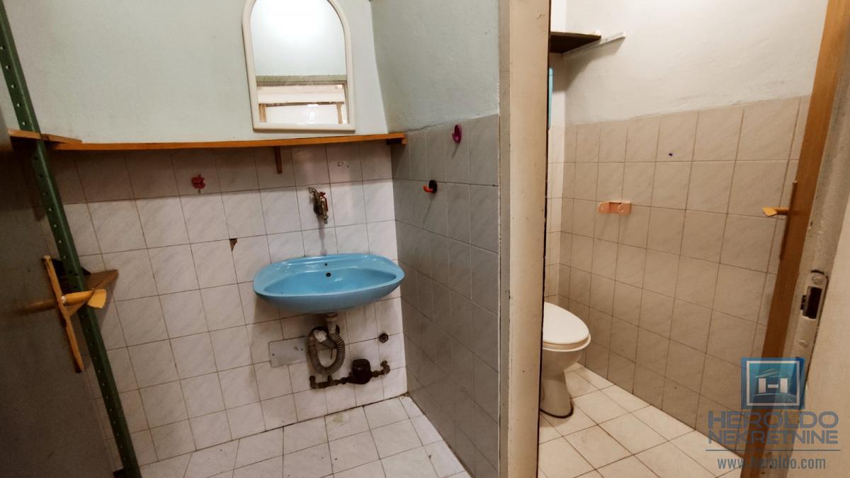 Lokal u centru Jagodine po veoma povoljnoj ceni 5