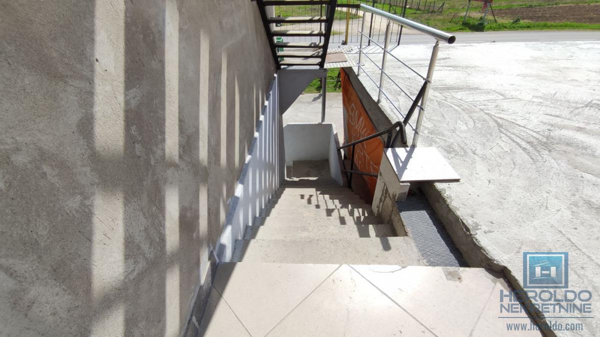 Nov poslovni objekat usluzne deletnosti za izdavanje 15