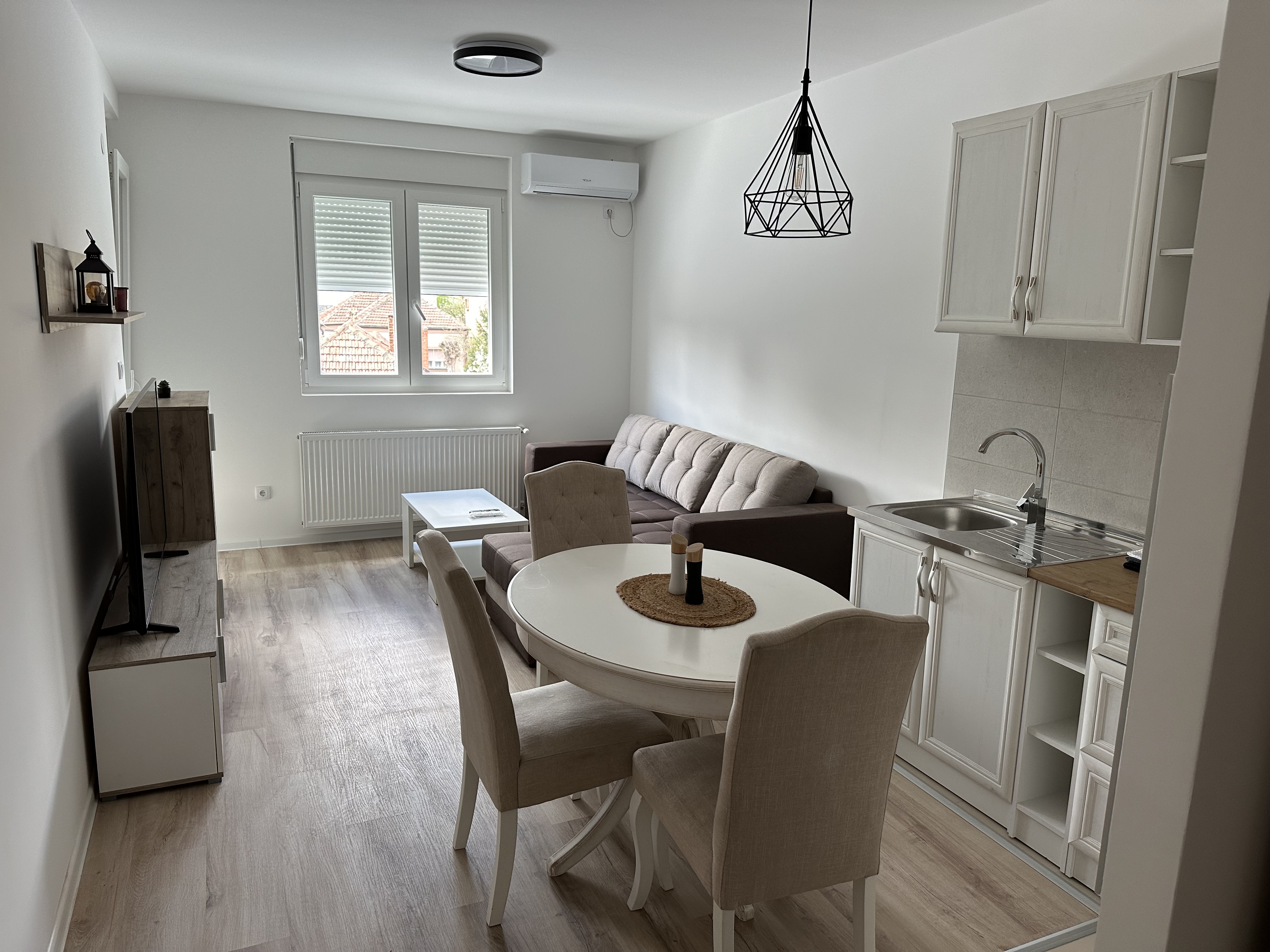 Izdajem JEDNOSOBAN stan 2