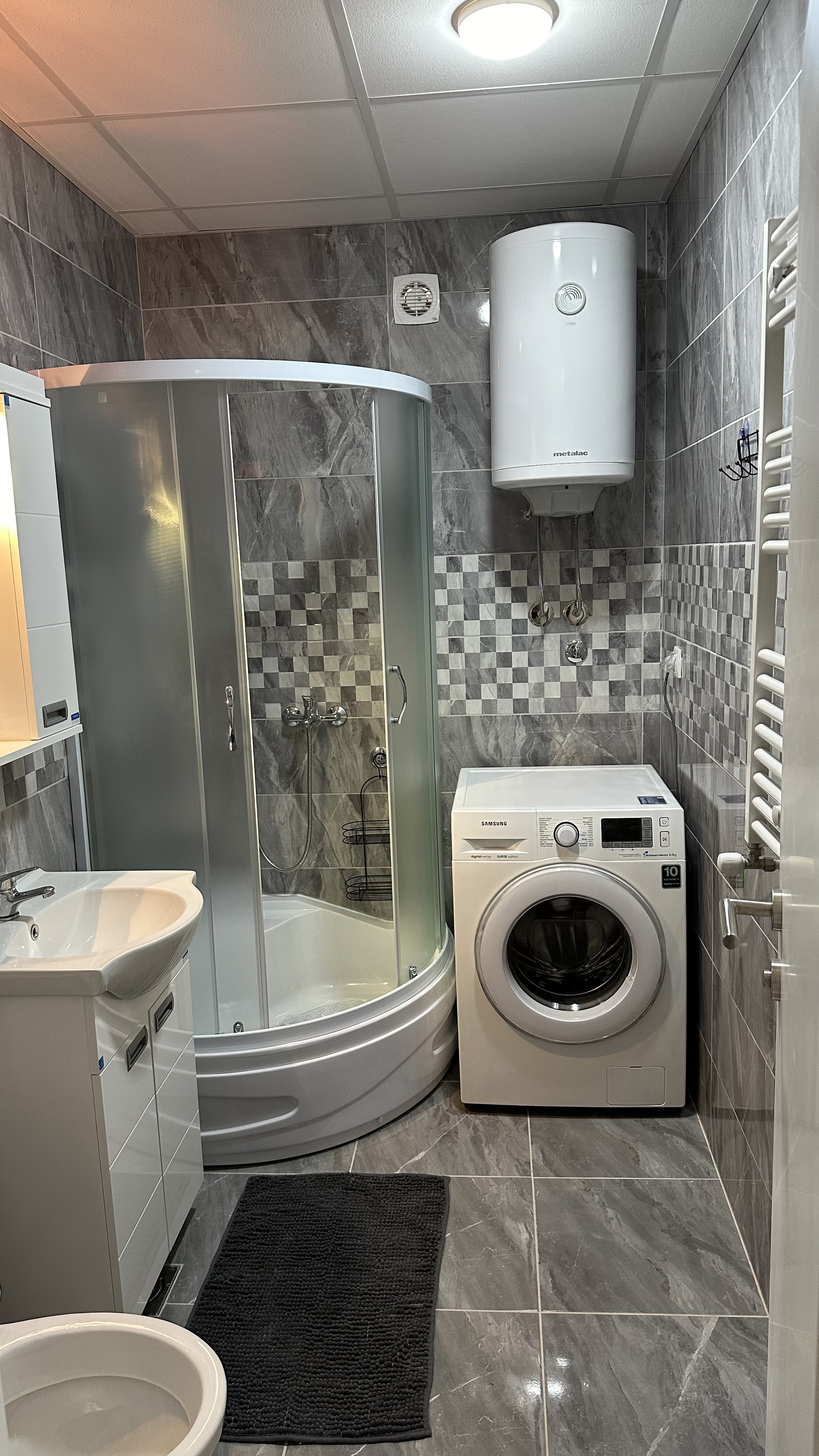 Izdajem JEDNOSOBAN stan 1