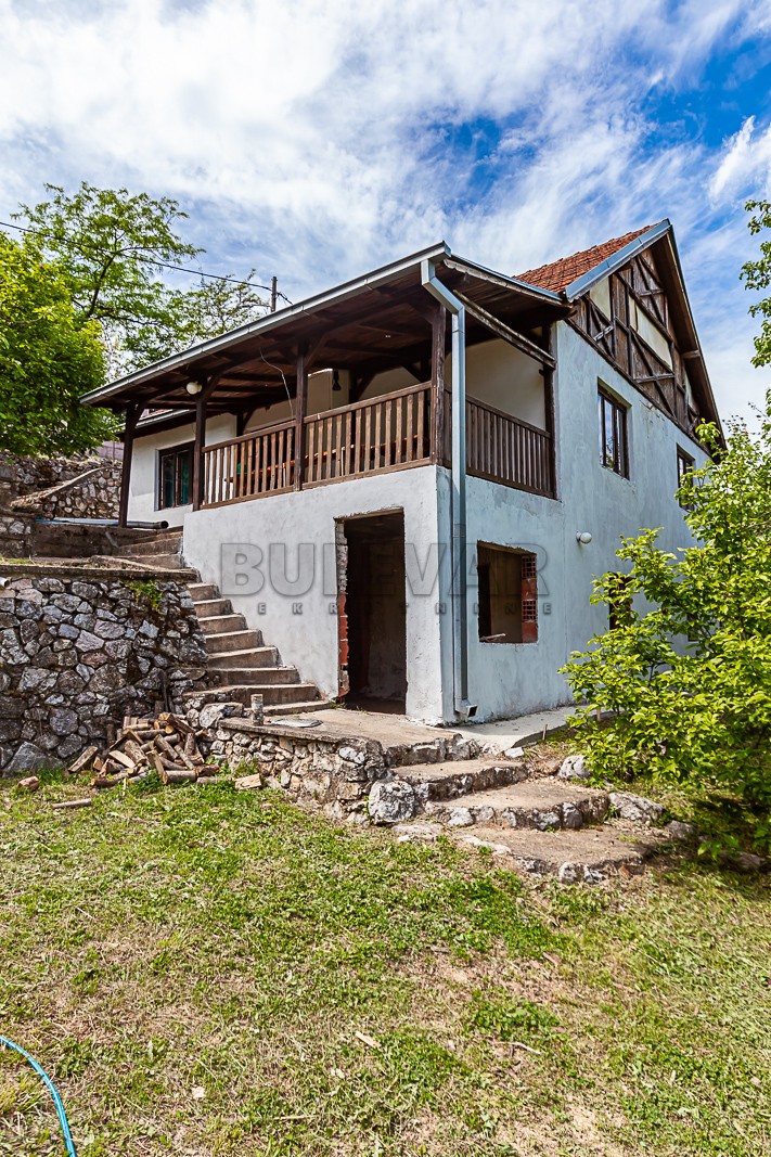 Trosobna kuća, 129 m2, Niška Banja, Sinđelićev trg ID: p-011394 1