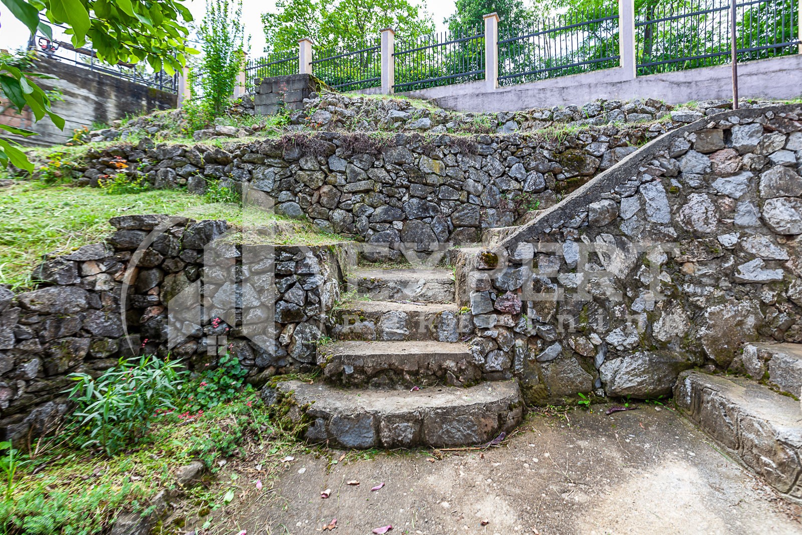 Trosobna kuća, 129 m2, Niška Banja, Sinđelićev trg ID: p-011394 16