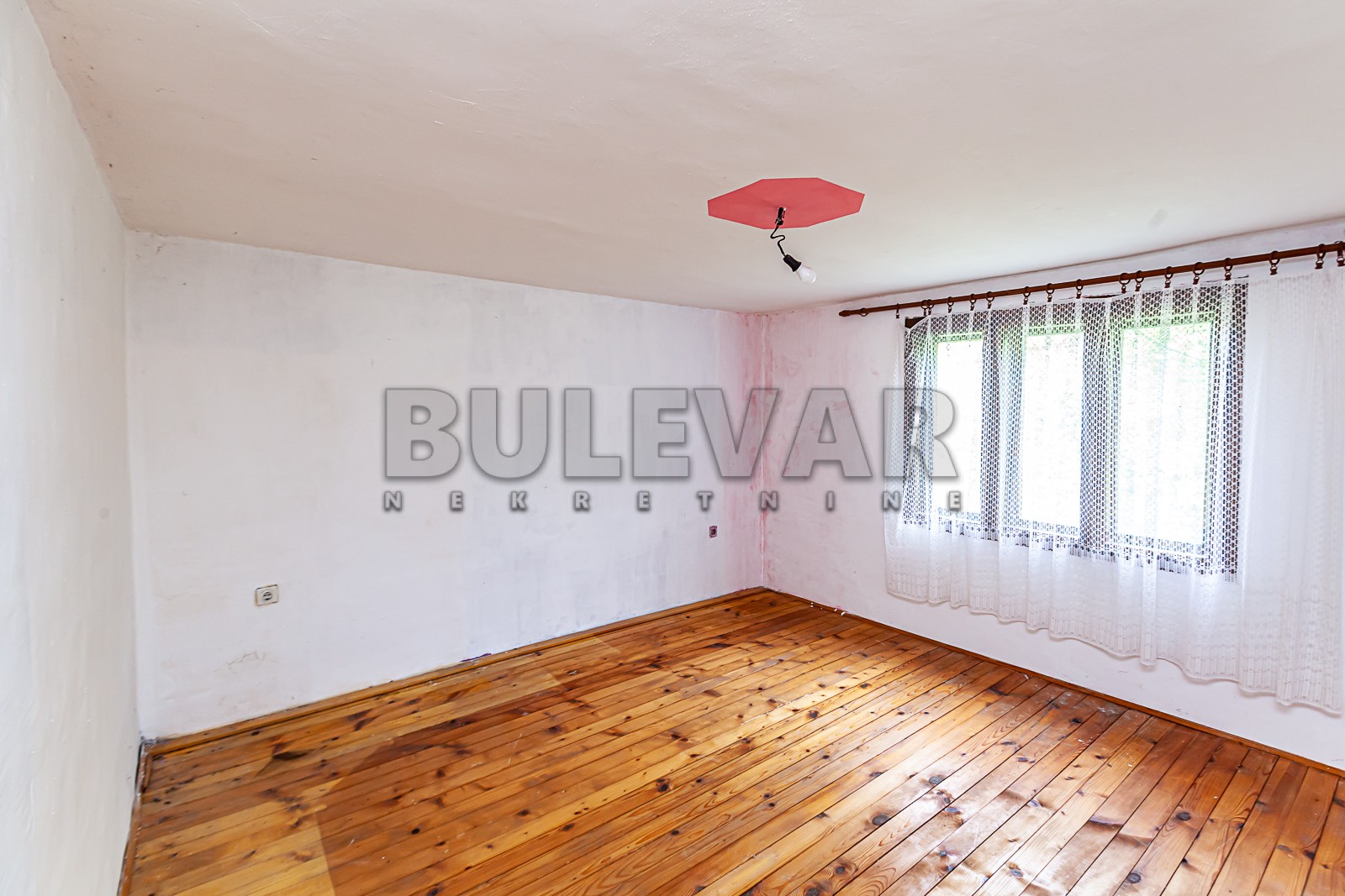 Trosobna kuća, 129 m2, Niška Banja, Sinđelićev trg ID: p-011394 10