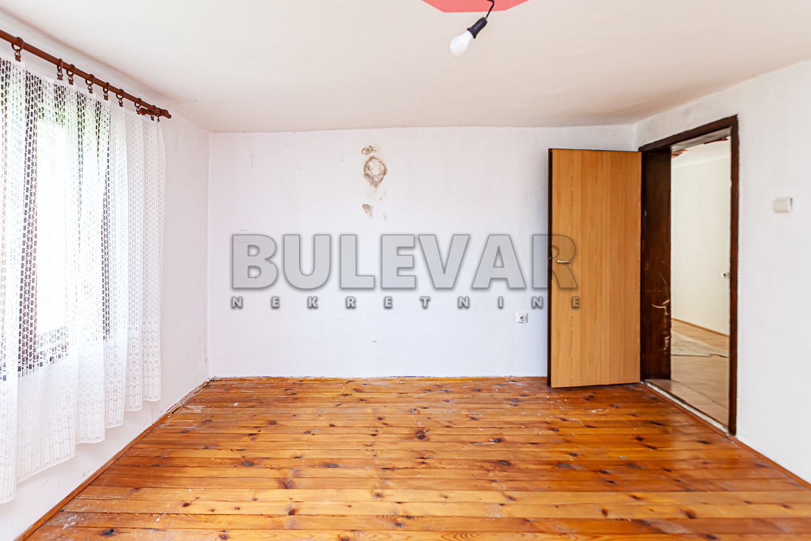 Trosobna kuća, 129 m2, Niška Banja, Sinđelićev trg ID: p-011394 11