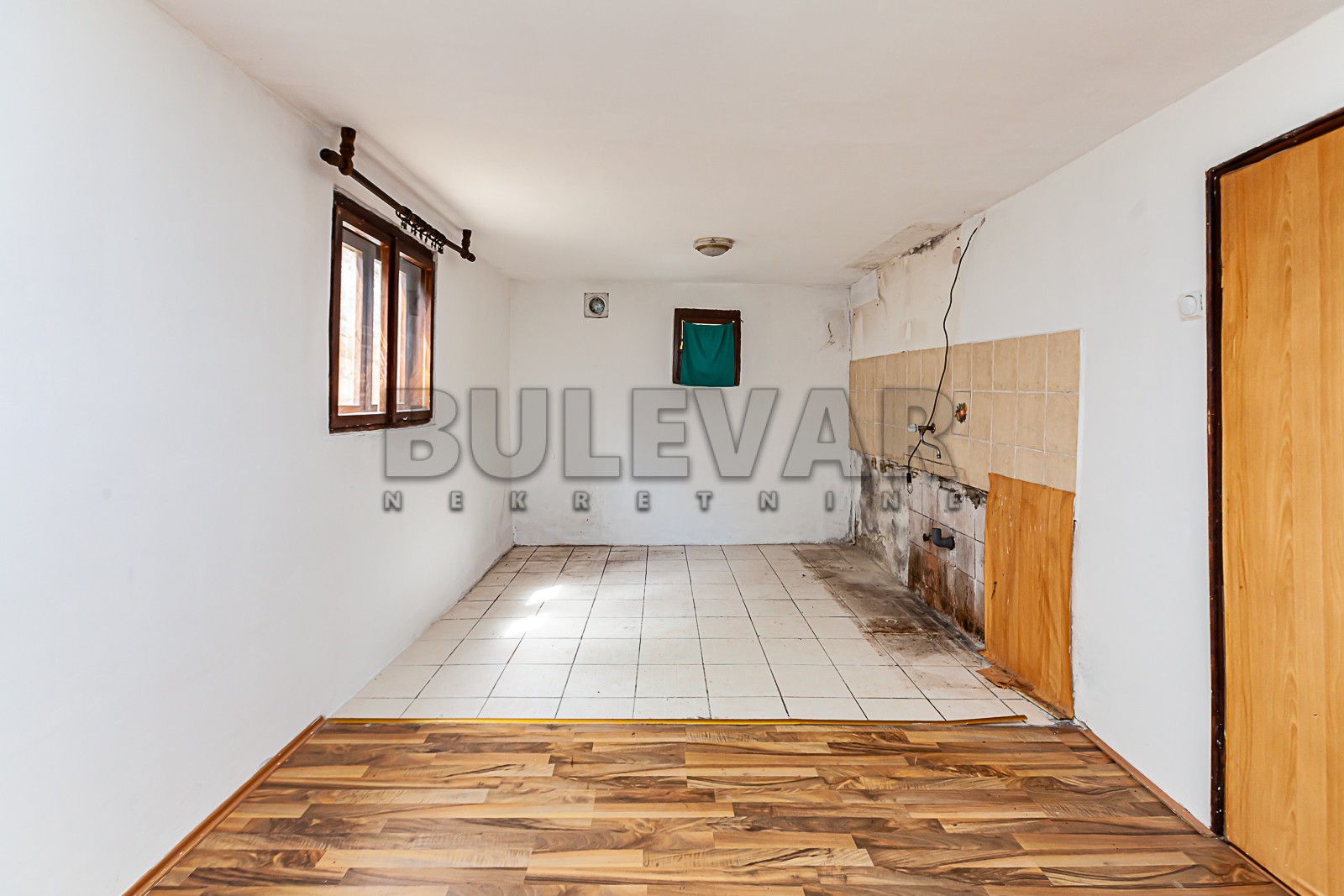 Trosobna kuća, 129 m2, Niška Banja, Sinđelićev trg ID: p-011394 9