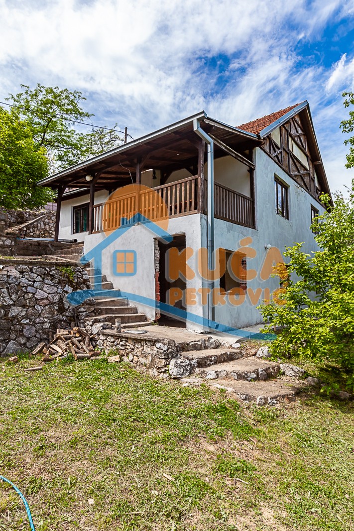 Trosobna kuća, 129 m2, Niška Banja, Sinđelićev trg ID: p-011394 1