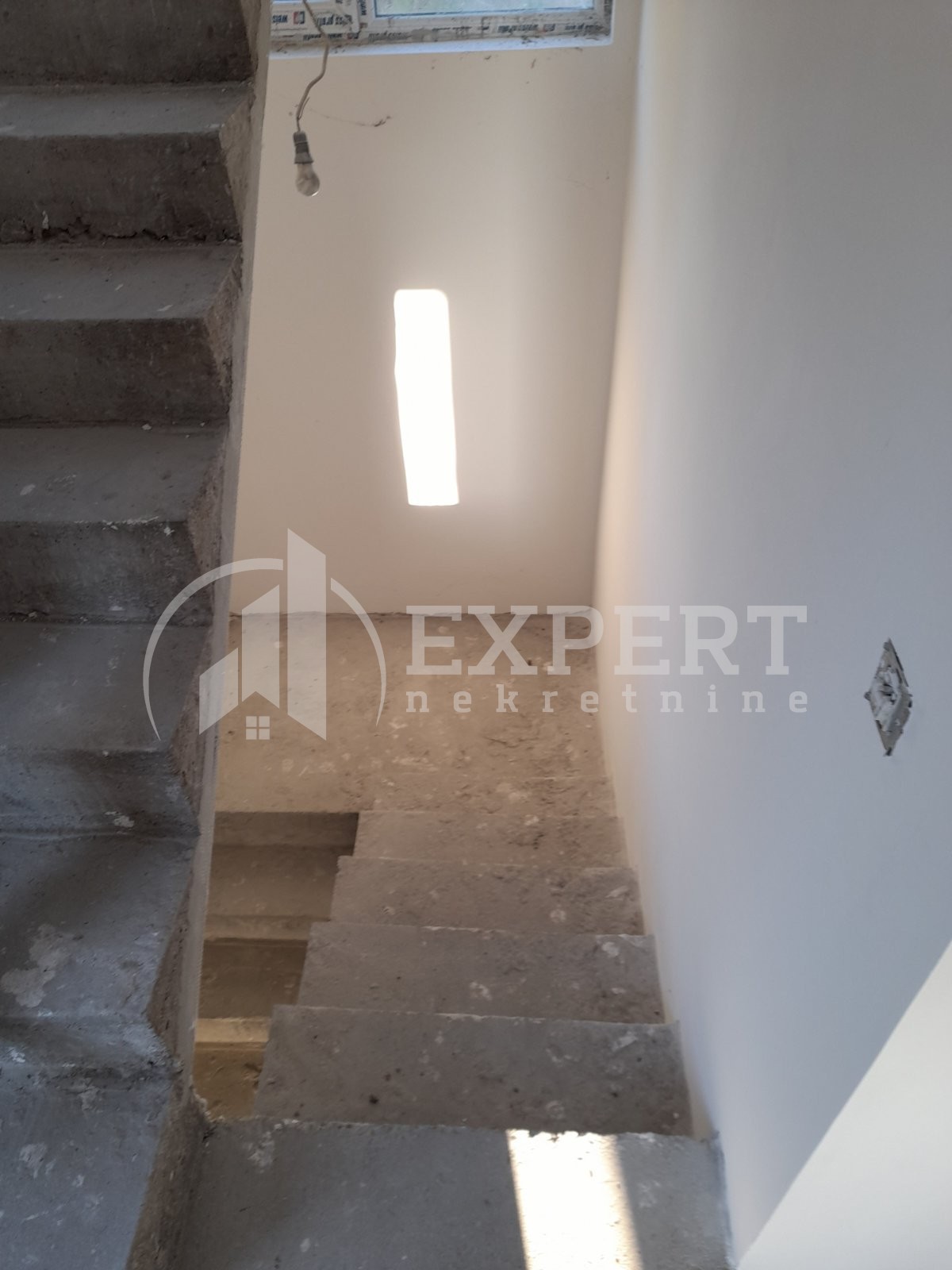 četvorosobna kuća, 204 m2, Donja Vrežina, Kninska ID: p-011456 3