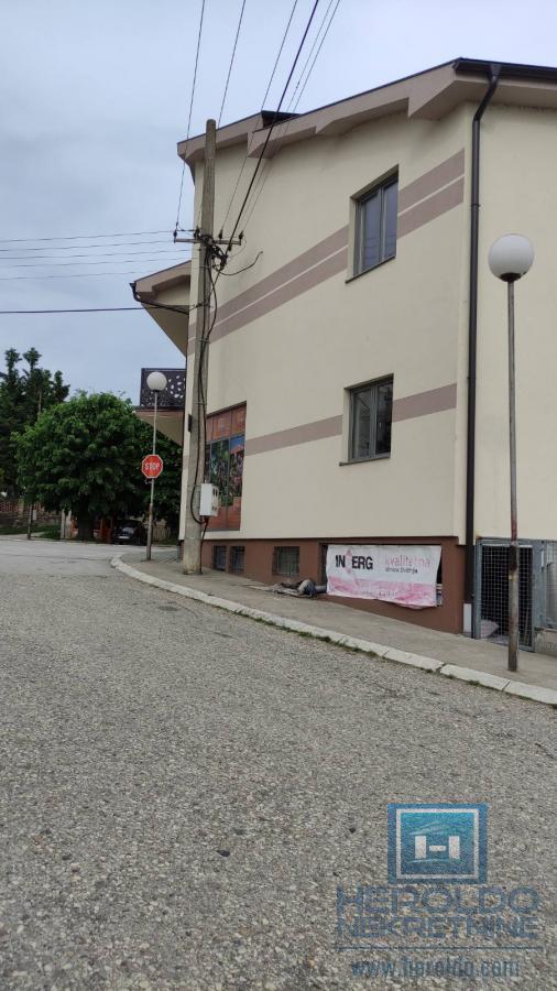 Posebna ponuda poslovni prostor u centru Rekovca 26