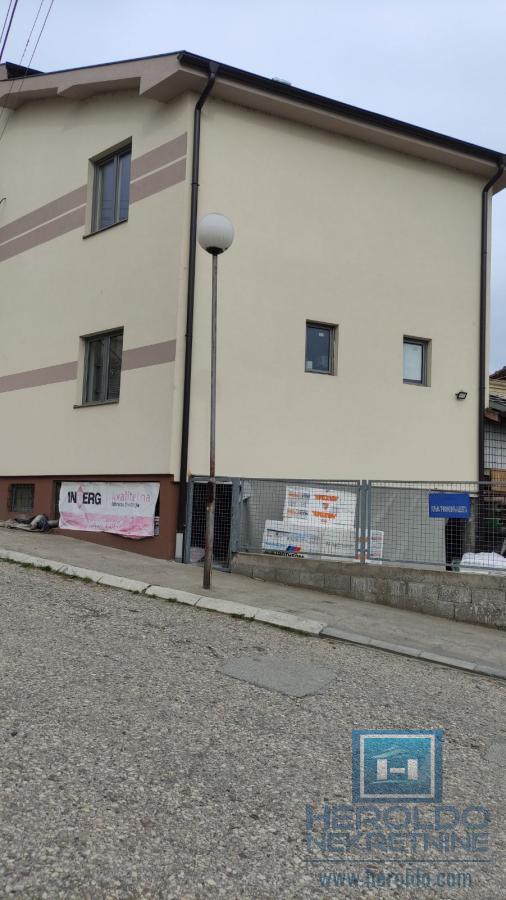 Posebna ponuda poslovni prostor u centru Rekovca 27