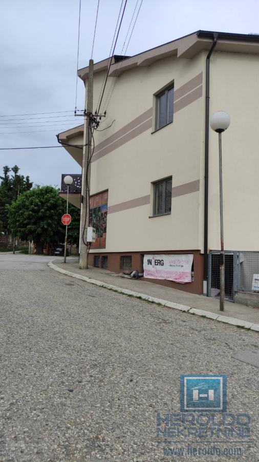 Posebna ponuda poslovni prostor u centru Rekovca 28