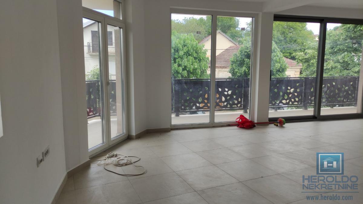 Posebna ponuda poslovni prostor u centru Rekovca 12