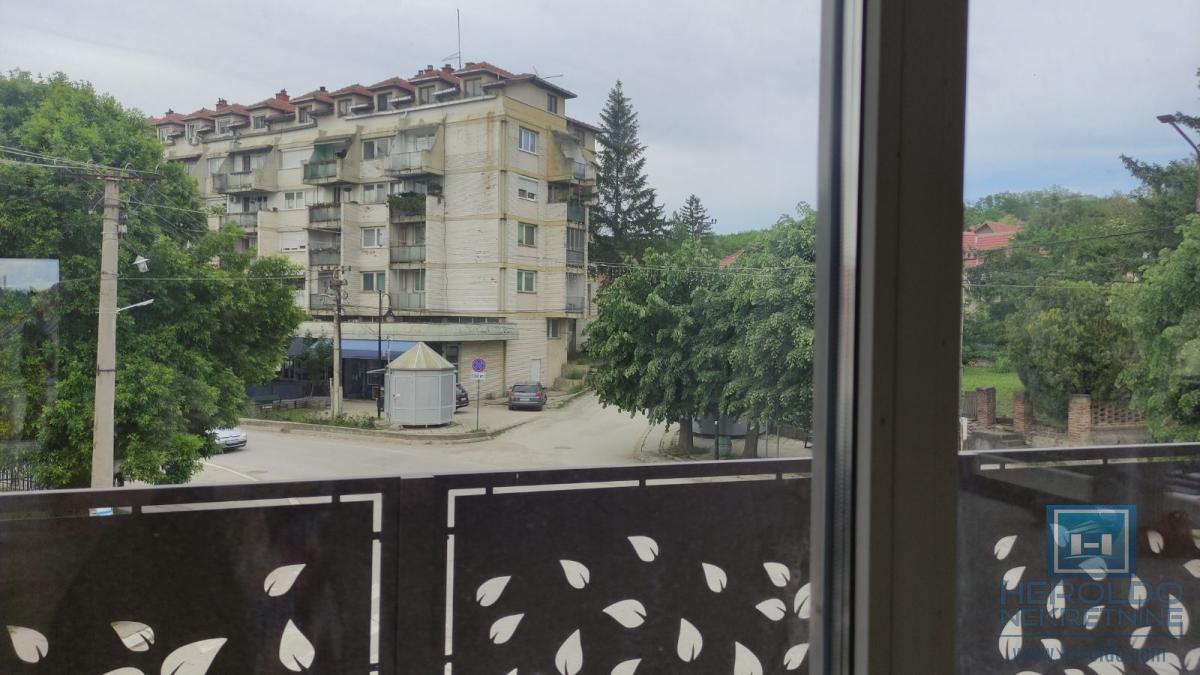 Posebna ponuda poslovni prostor u centru Rekovca 8