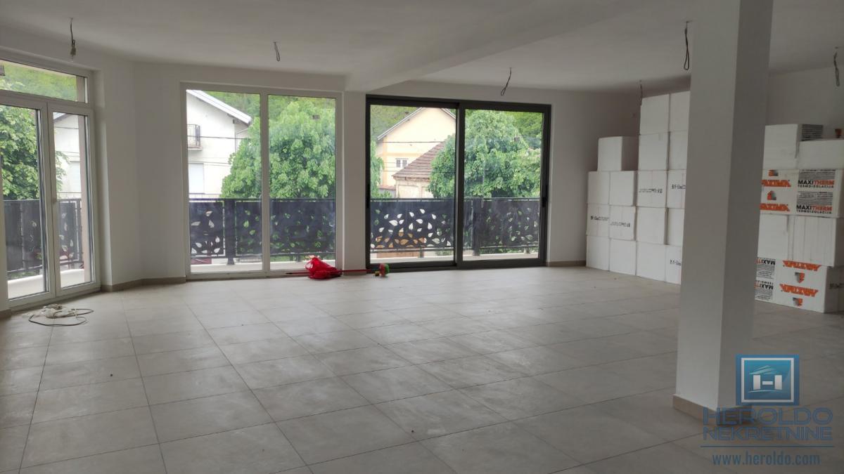 Posebna ponuda poslovni prostor u centru Rekovca 9