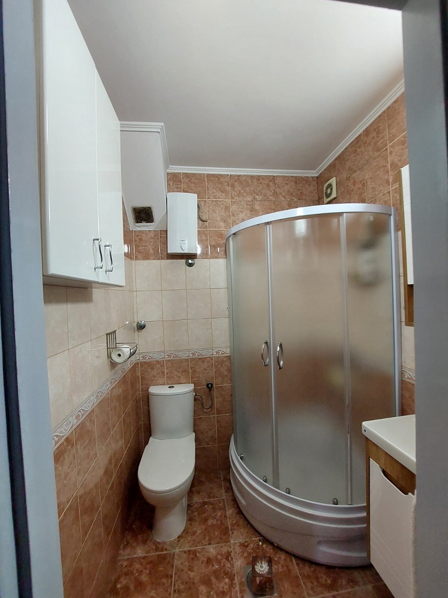 Prodajemo renoviran trosoban stan kod TC Zira 84m2 3