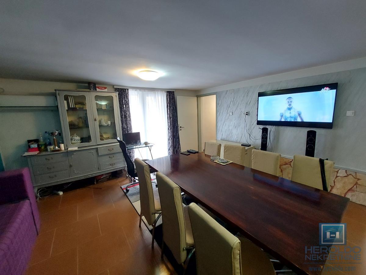 Porodična kuća od 168m2 u mirnom delu grada 1