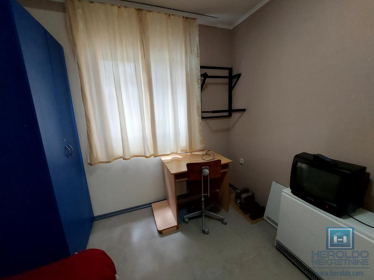 Porodična kuća od 168m2 u mirnom delu grada 12