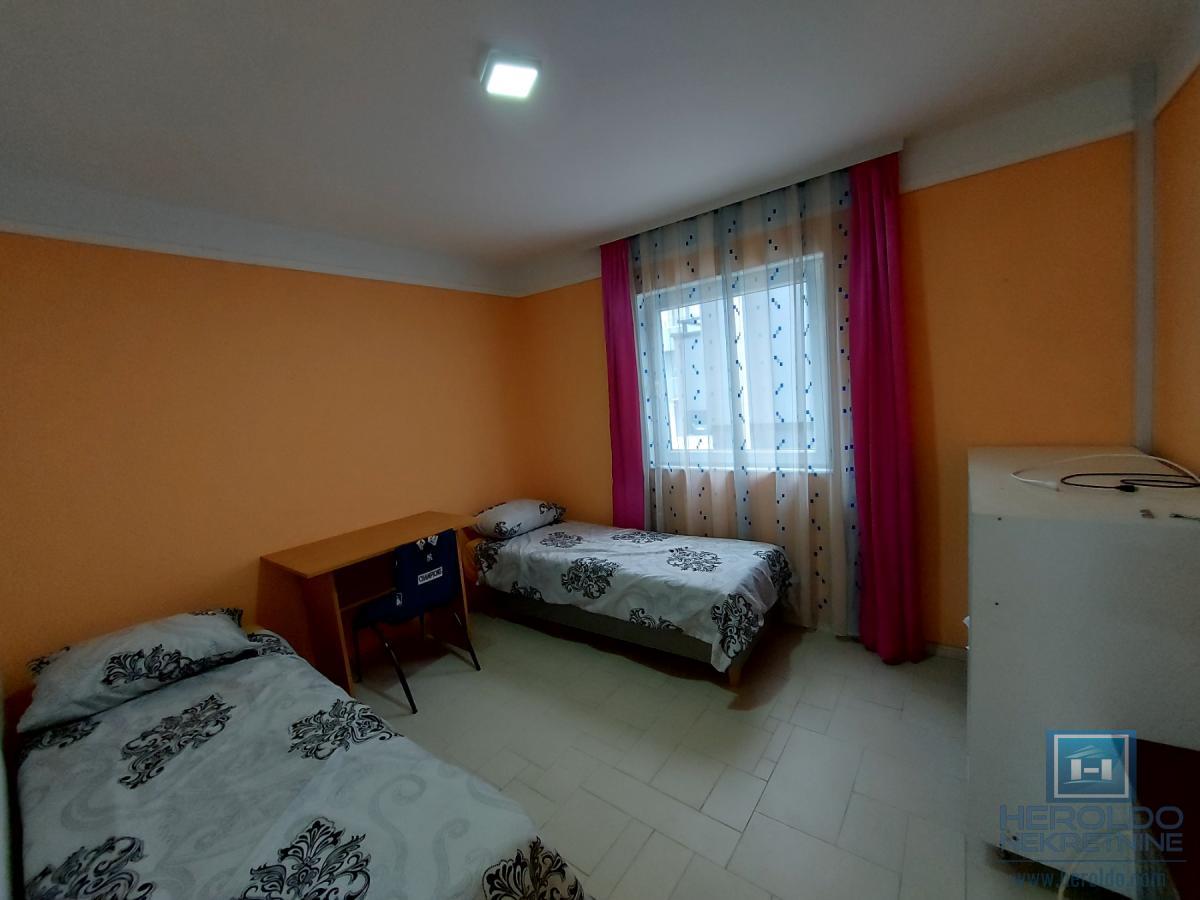 Porodična kuća od 168m2 u mirnom delu grada 17